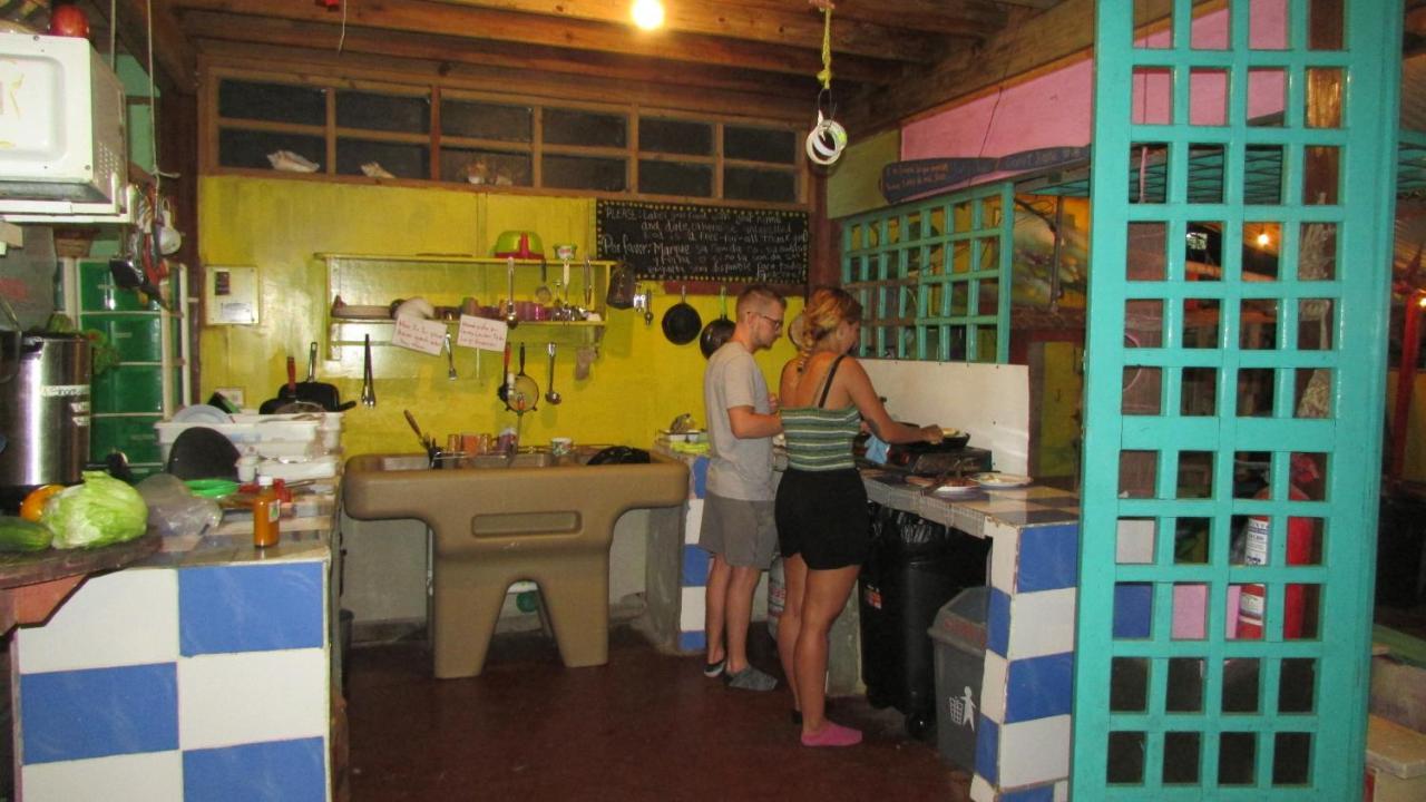 Coconut Hostel Bocas Town Exterior photo
